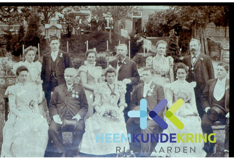 1898 Koning Jacques d`Harvant en koningin Maria van Embden dikke toren blz.80 F00002791